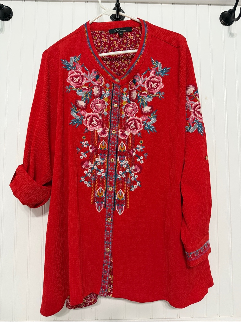 Calessa 3X Red Crinkle Woven Embroidered Tunic Blouse ButtonFront RollUpSlv NWOT
